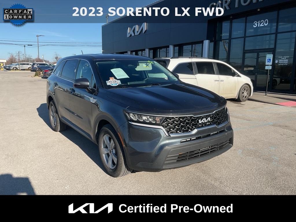 2023 Kia Sorento LX's photo