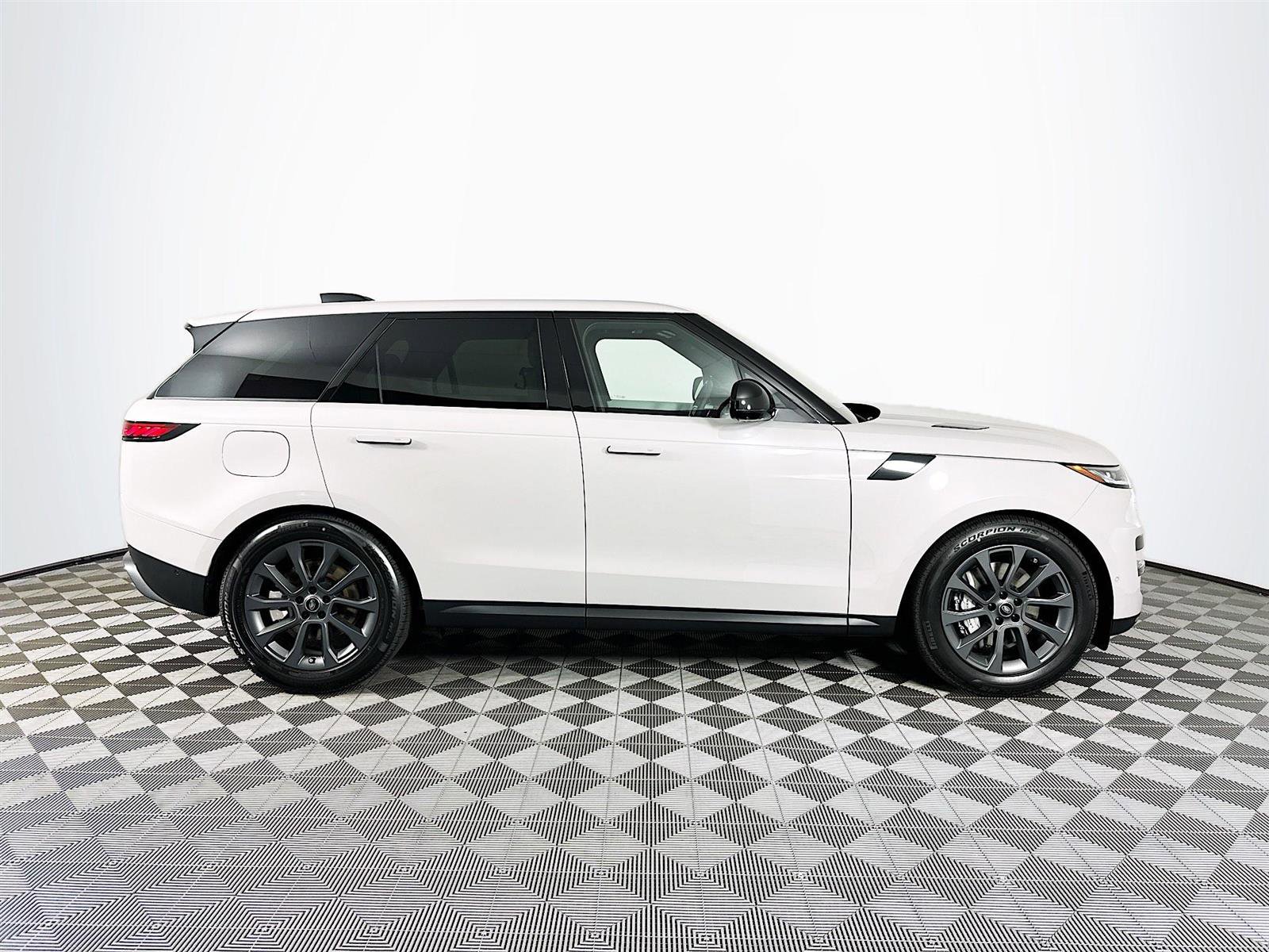 2025 Land Rover Range Rover Sport P360 S photo 4