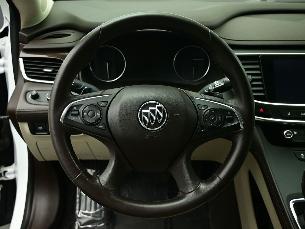 2017 Buick LaCrosse Essence photo 3
