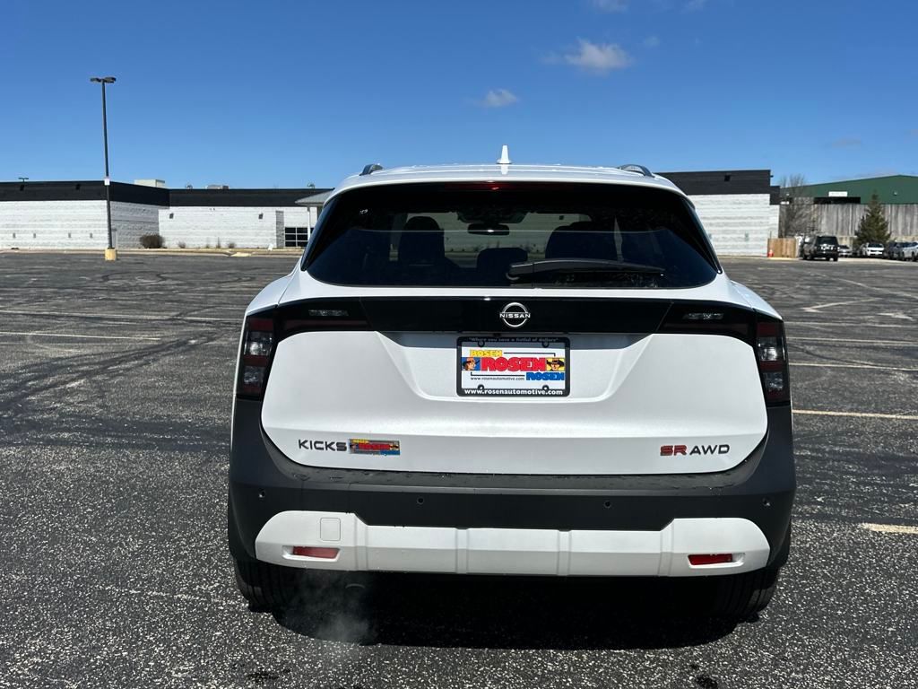 2025 Nissan Kicks SR photo 4