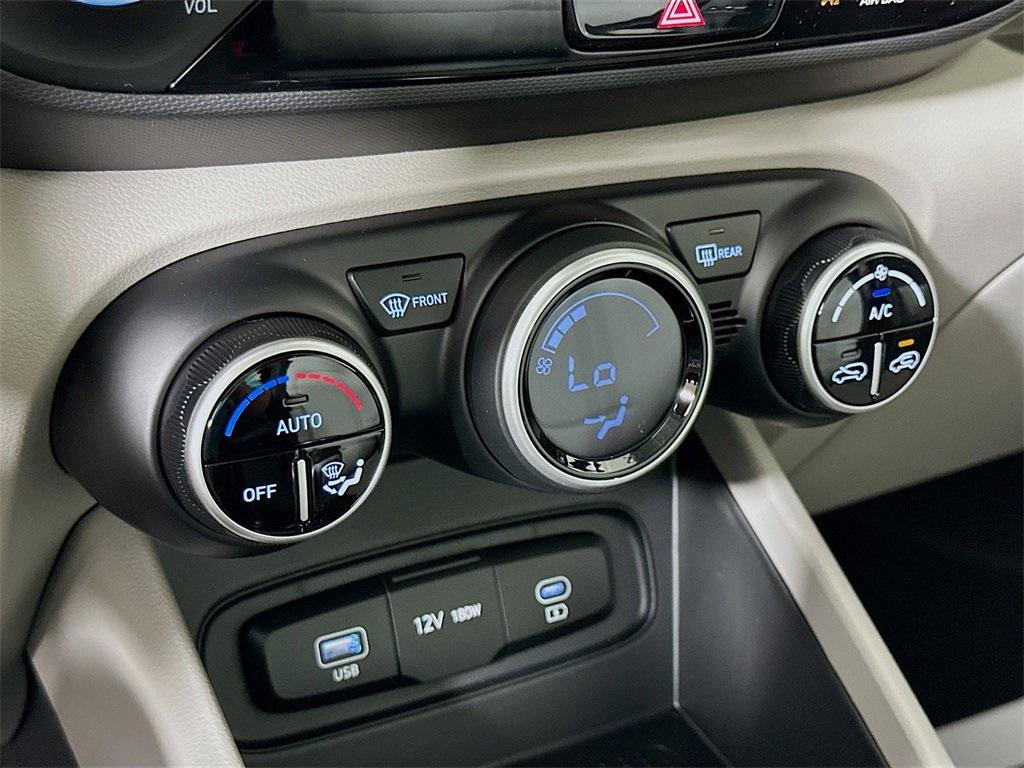 2025 Hyundai Venue SEL photo 8