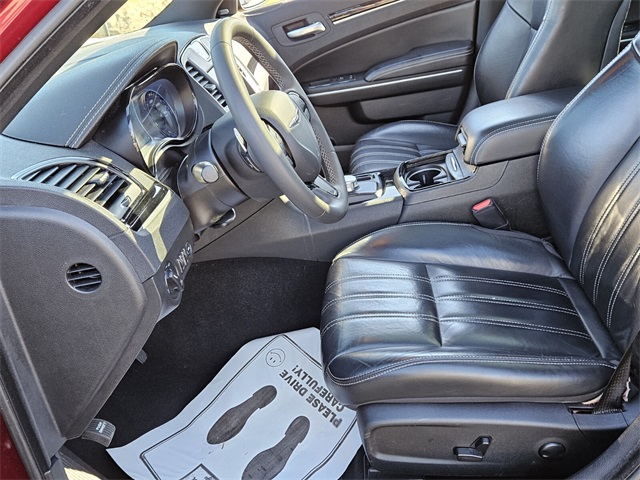 2023 Chrysler 300 S photo 4