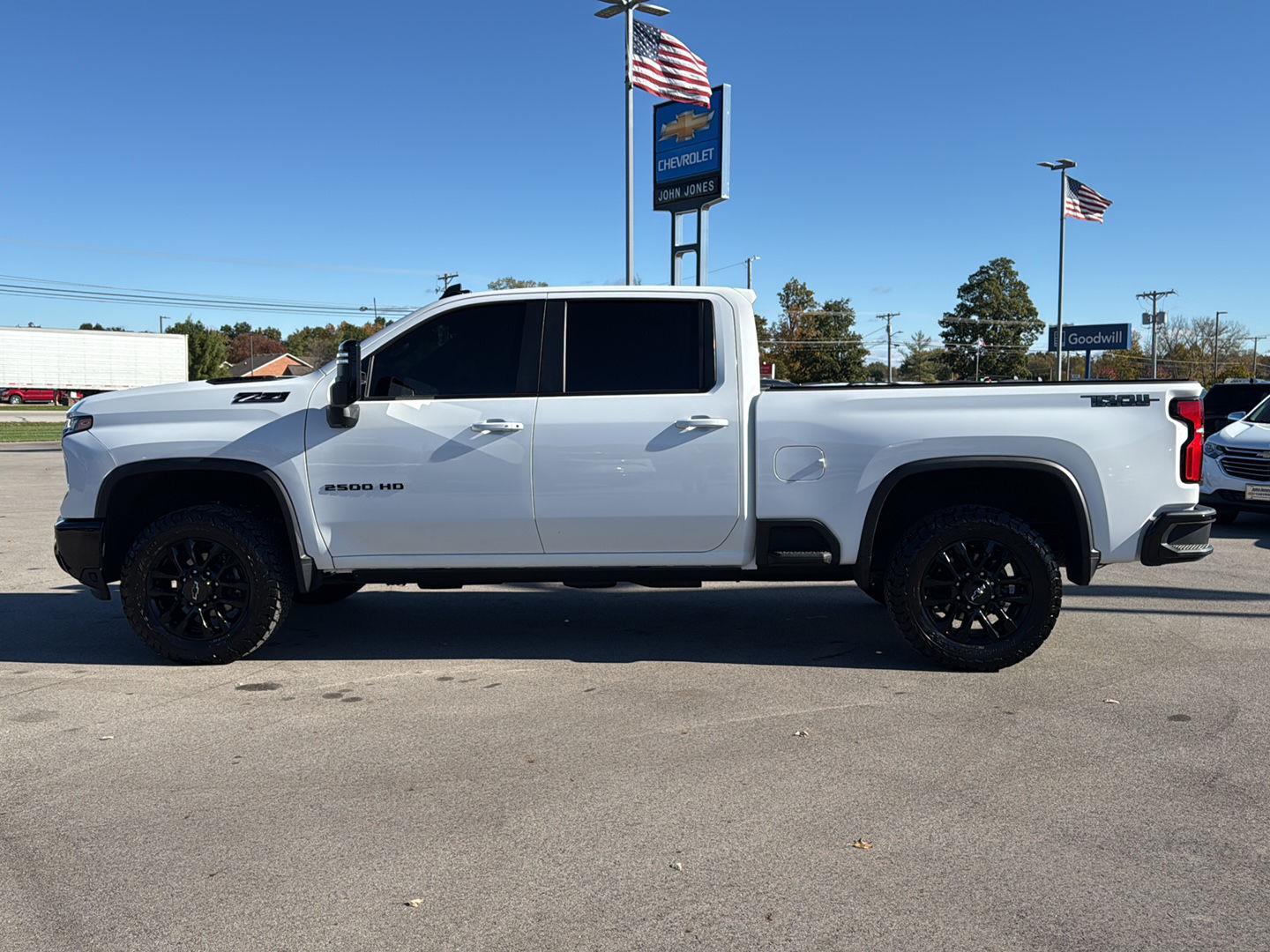 2025 Chevrolet Silverado 2500HD LT photo 3