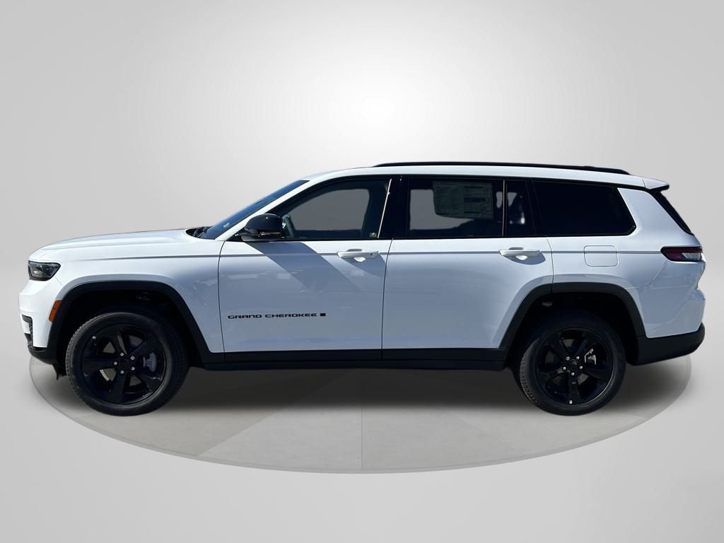 2025 Jeep Grand Cherokee Limited photo 3