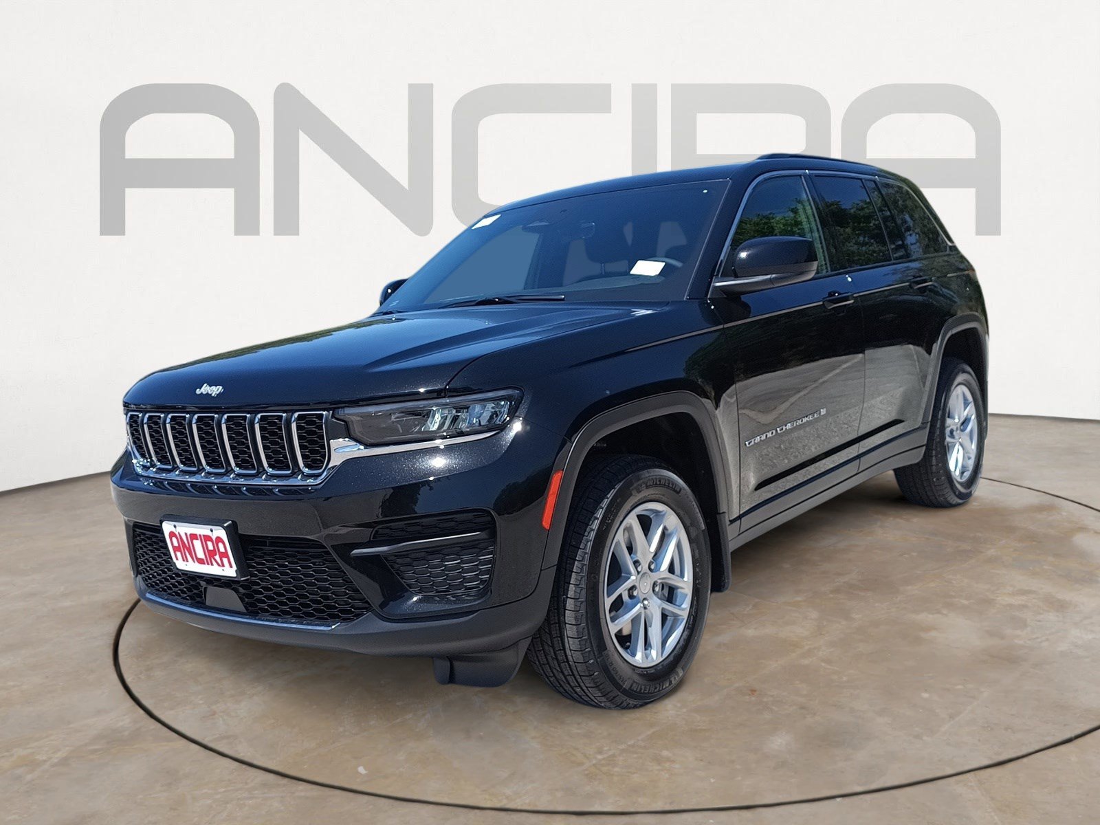 2025 Jeep Grand Cherokee Laredo X photo 3