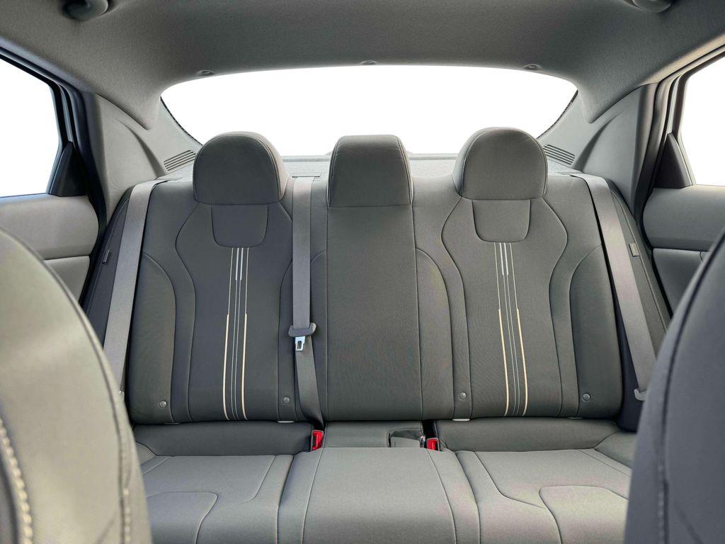 2025 Hyundai Elantra SEL Sport photo 16