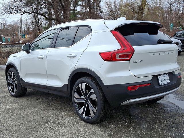 2025 Volvo XC40 AWD photo 4