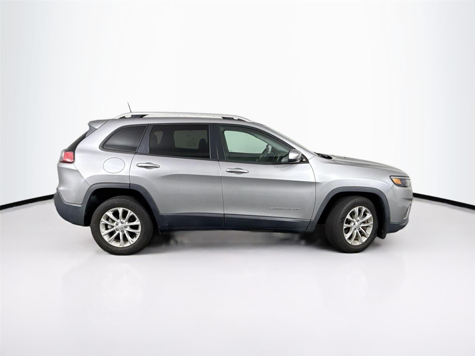2020 Jeep Cherokee Latitude photo 2