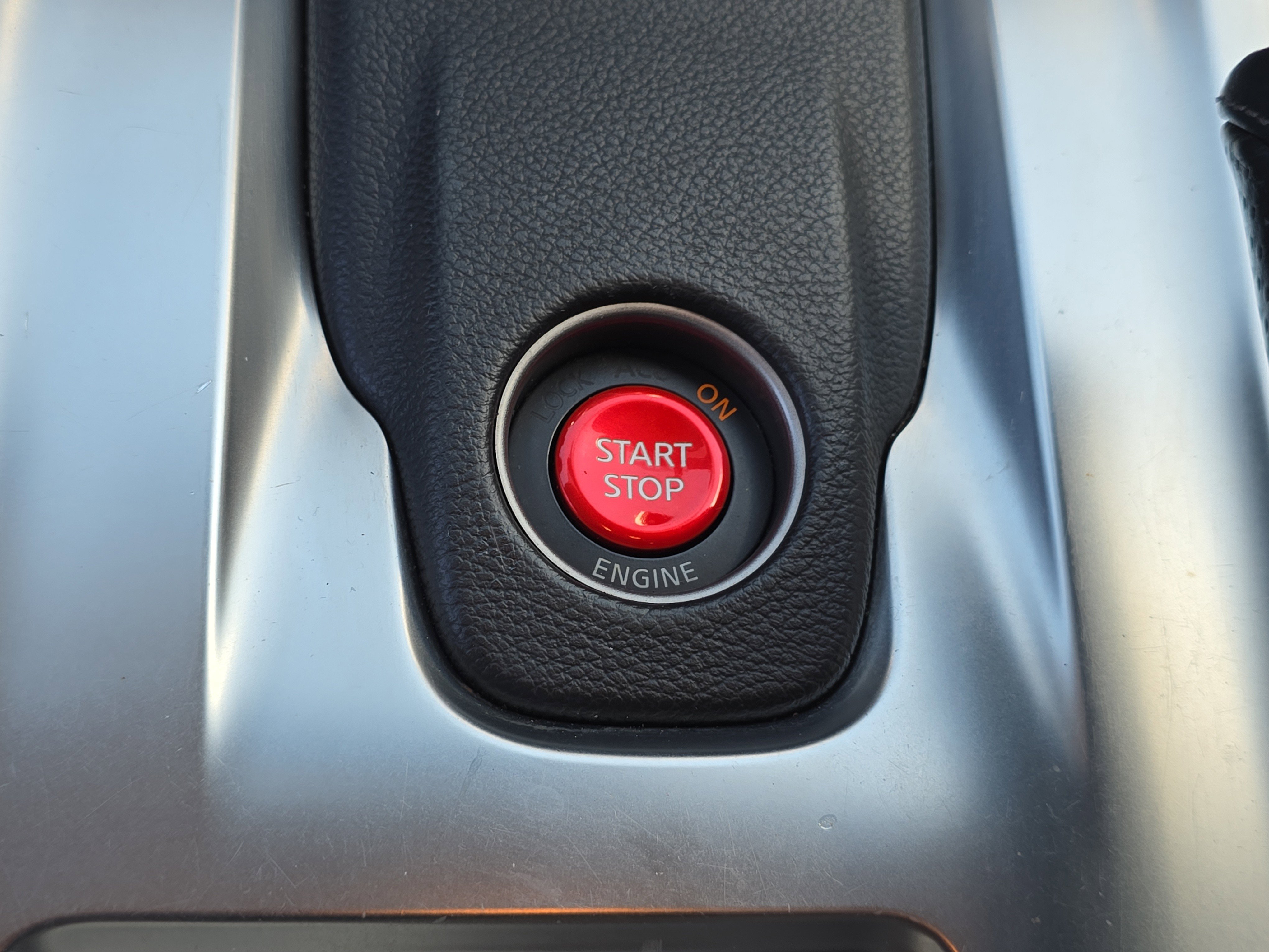 2010 Nissan GT-R Premium photo 3