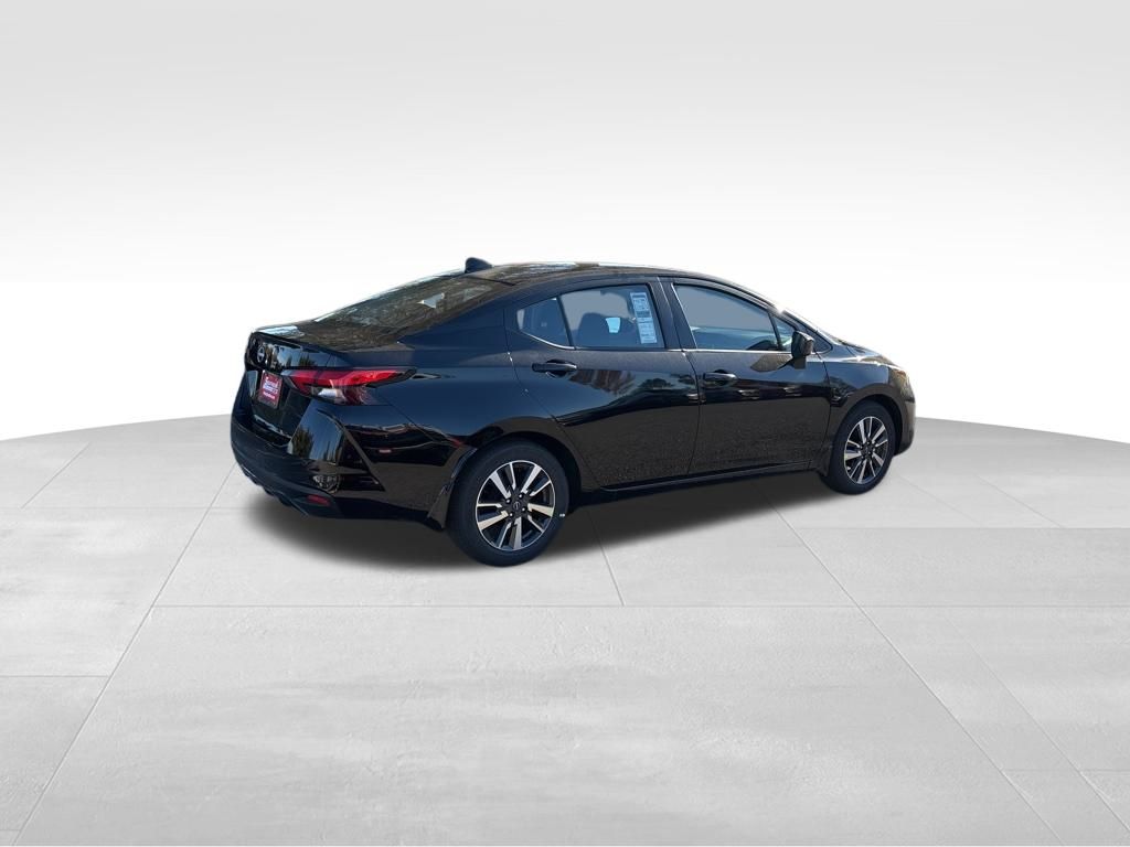 2025 Nissan Versa 1.6 SV photo 4