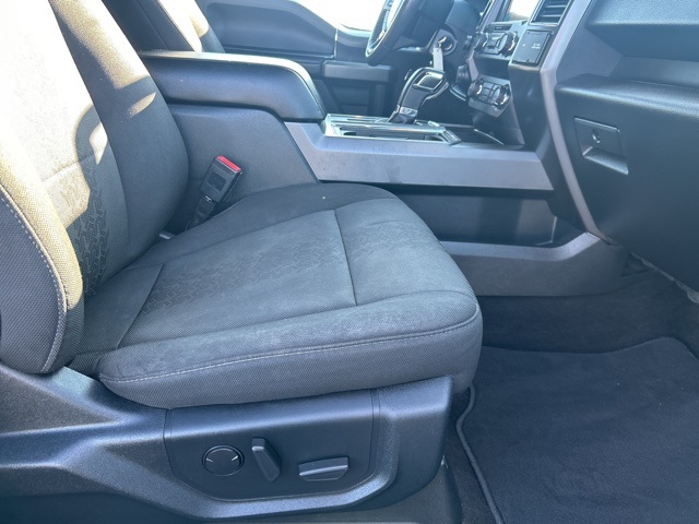 2019 Ford F-150 XLT photo 19
