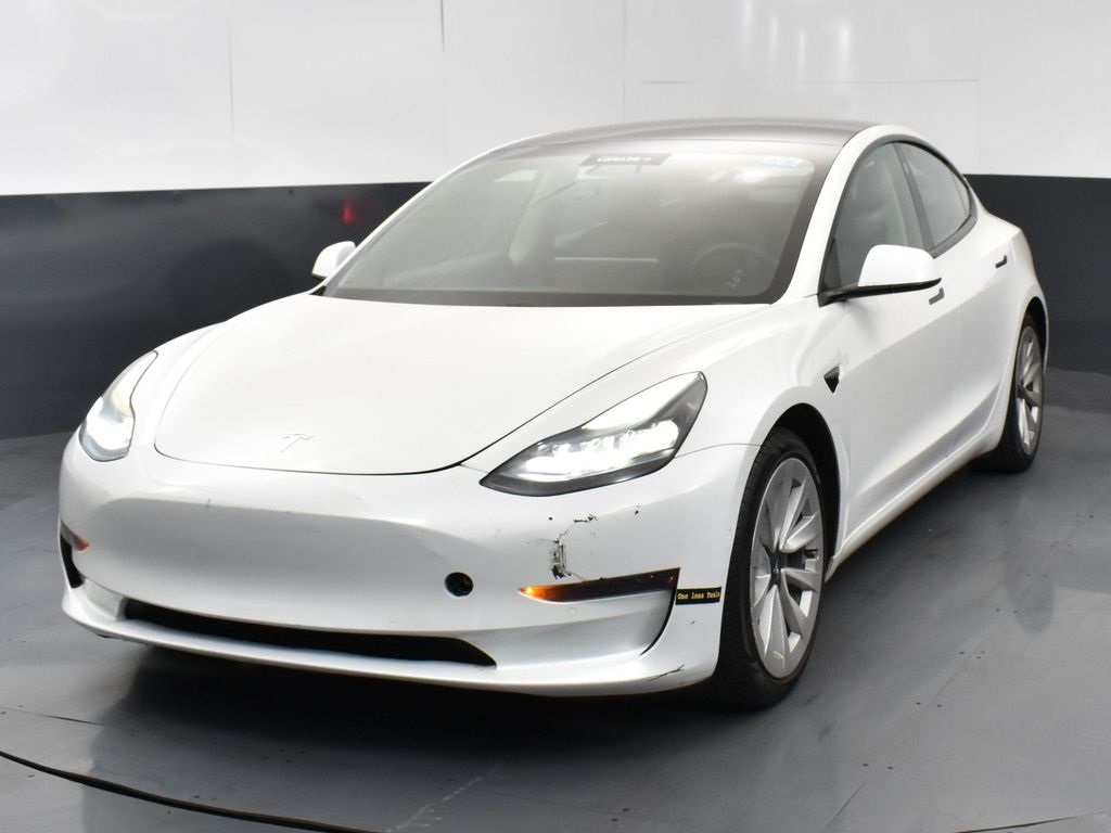 2021 Tesla Model 3 Standard Range Plus photo 3