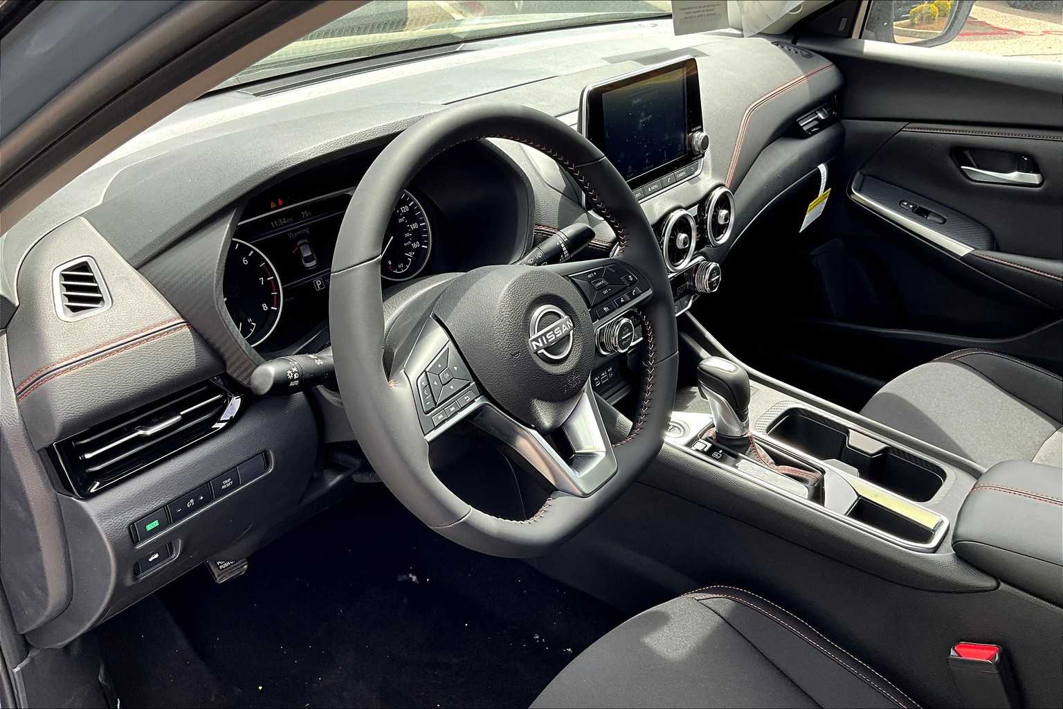 2025 Nissan Sentra SR photo 8