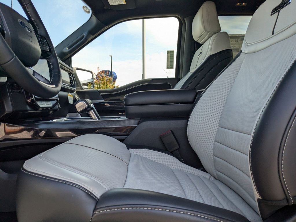 2025 Ford F-150 Lightning Platinum photo 14