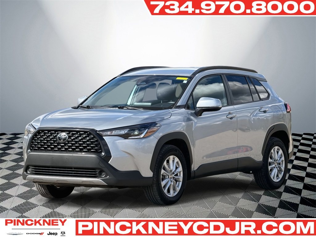 2024 Toyota Corolla Cross LE's photo