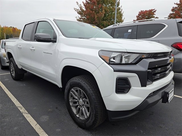 2023 Chevrolet Colorado LT photo 2