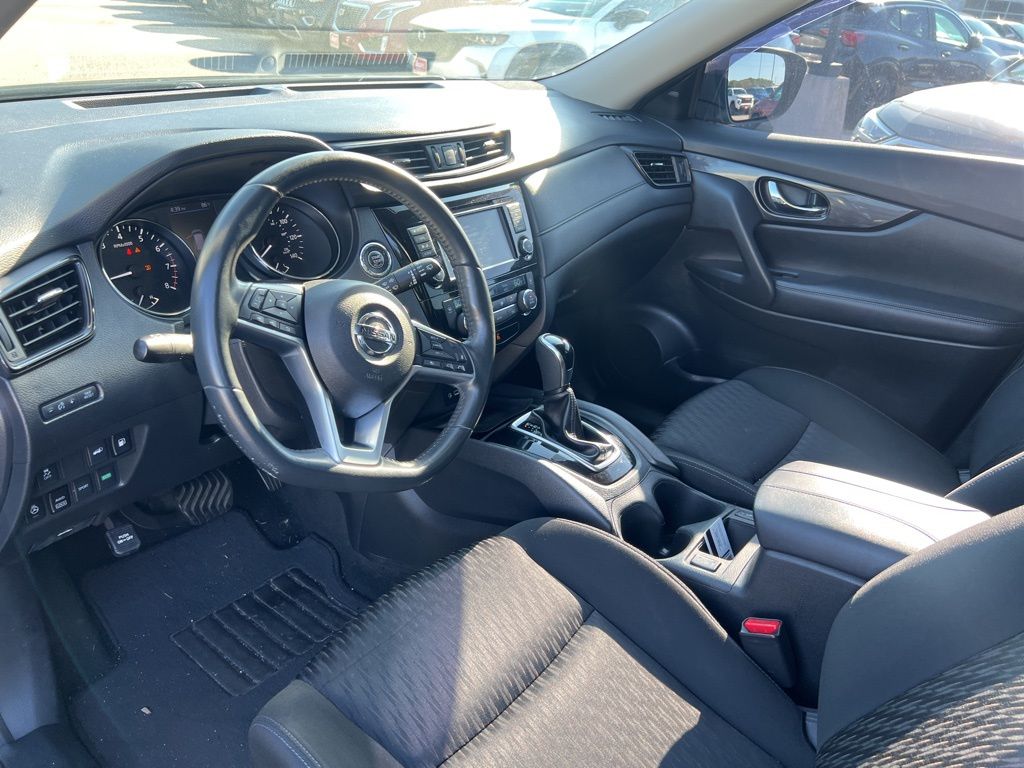 2018 Nissan Rogue SV photo 10