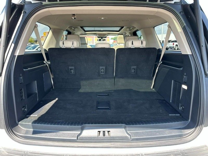 2023 Ford Expedition MAX Platinum photo 4