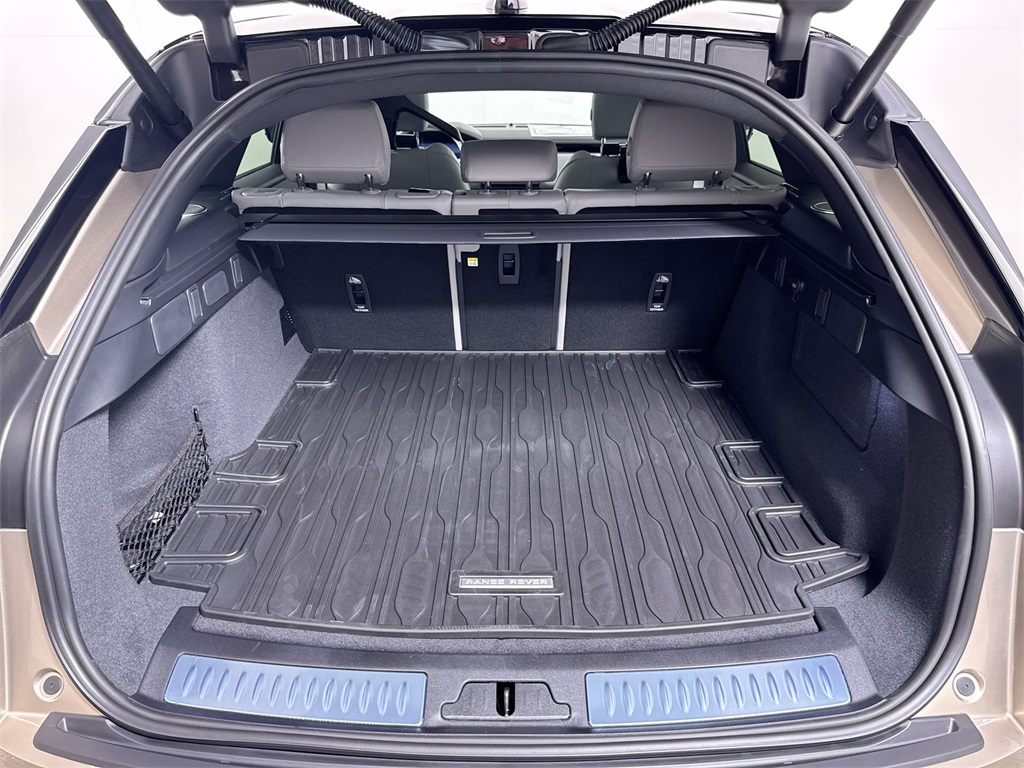 2026 Land Rover Range Rover Velar SE photo 19