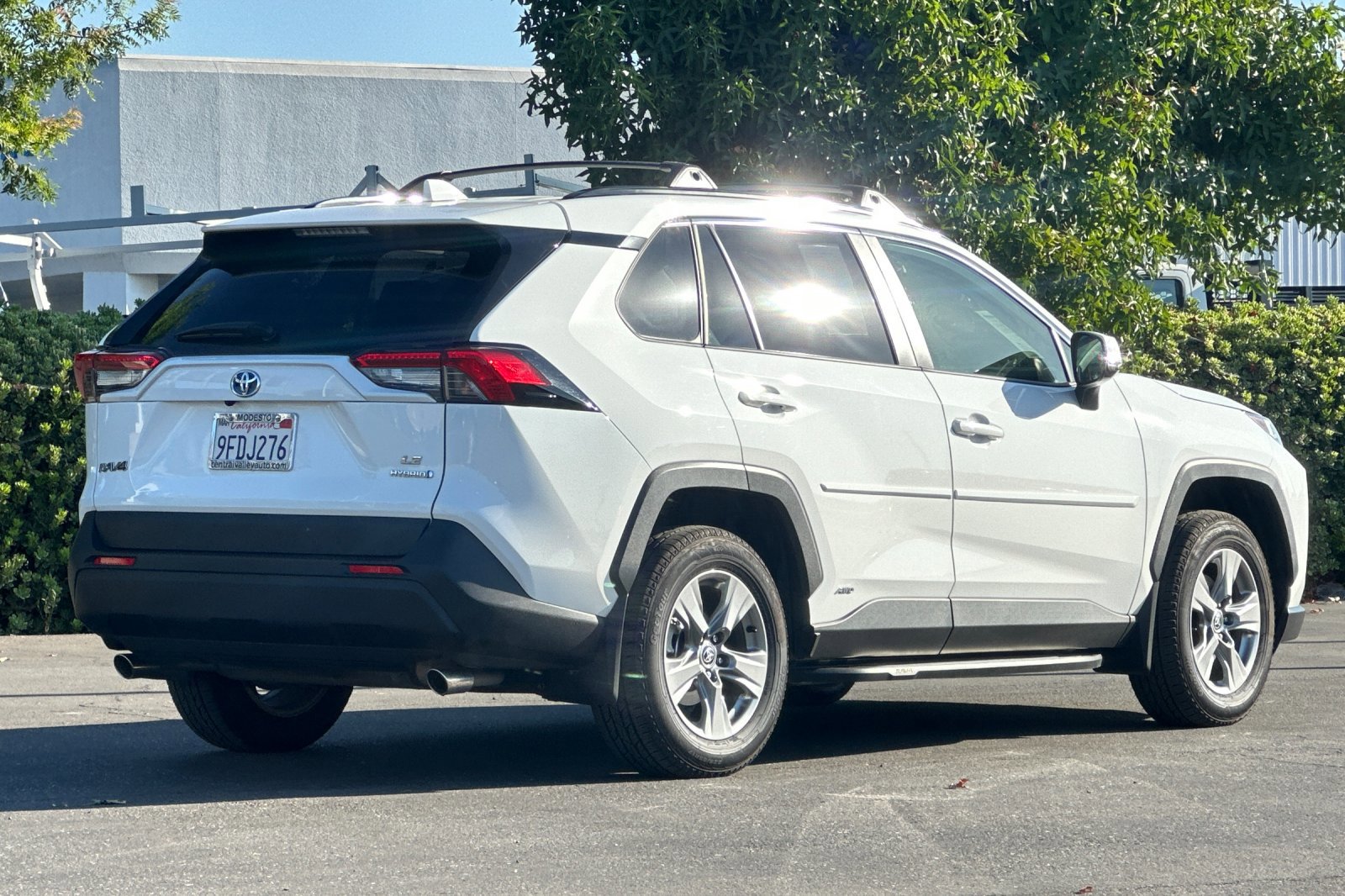 2023 Toyota RAV4 Hybrid LE photo 4