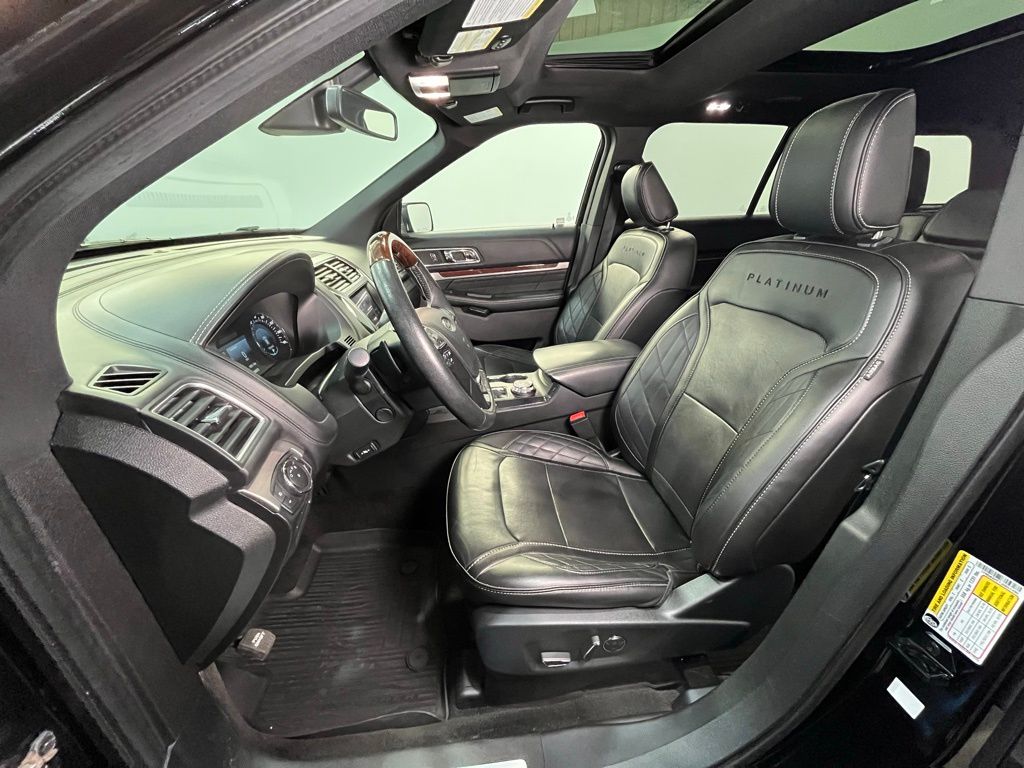 2018 Ford Explorer Platinum photo 18
