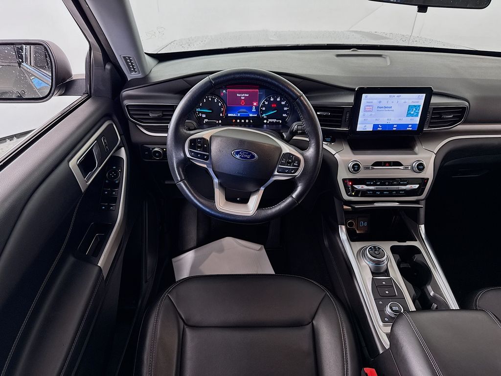2022 Ford Explorer XLT photo 3