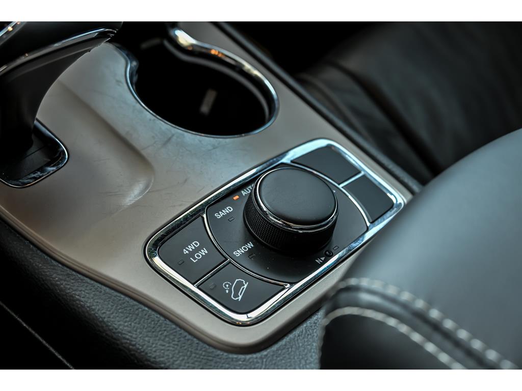 2015 Jeep Grand Cherokee Limited photo 24