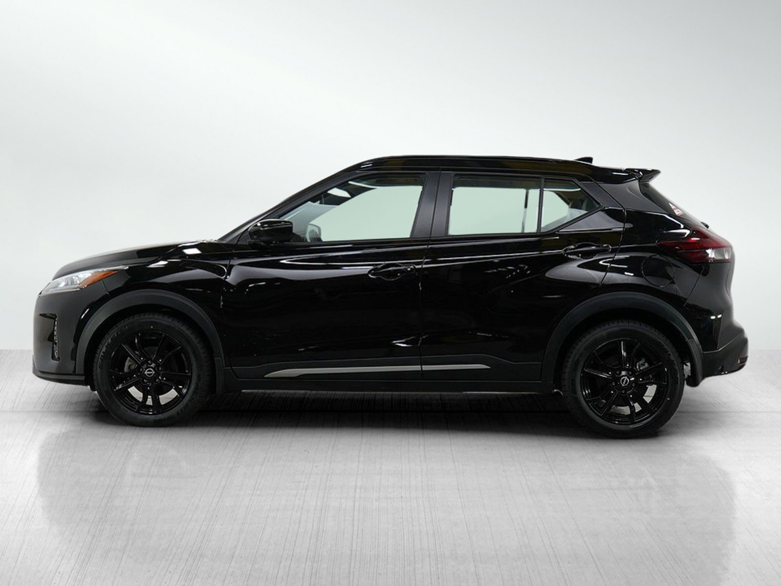 Used 2023 Nissan Kicks SR with VIN 3N1CP5DV4PL535618 for sale in Minneapolis, Minnesota