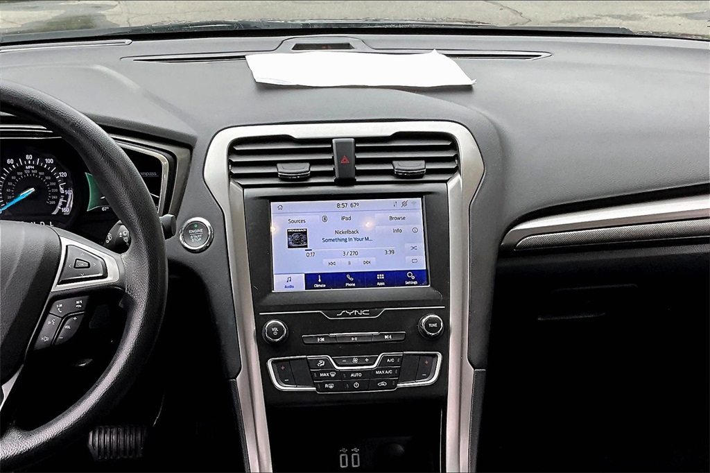 2020 Ford Fusion SE photo 18