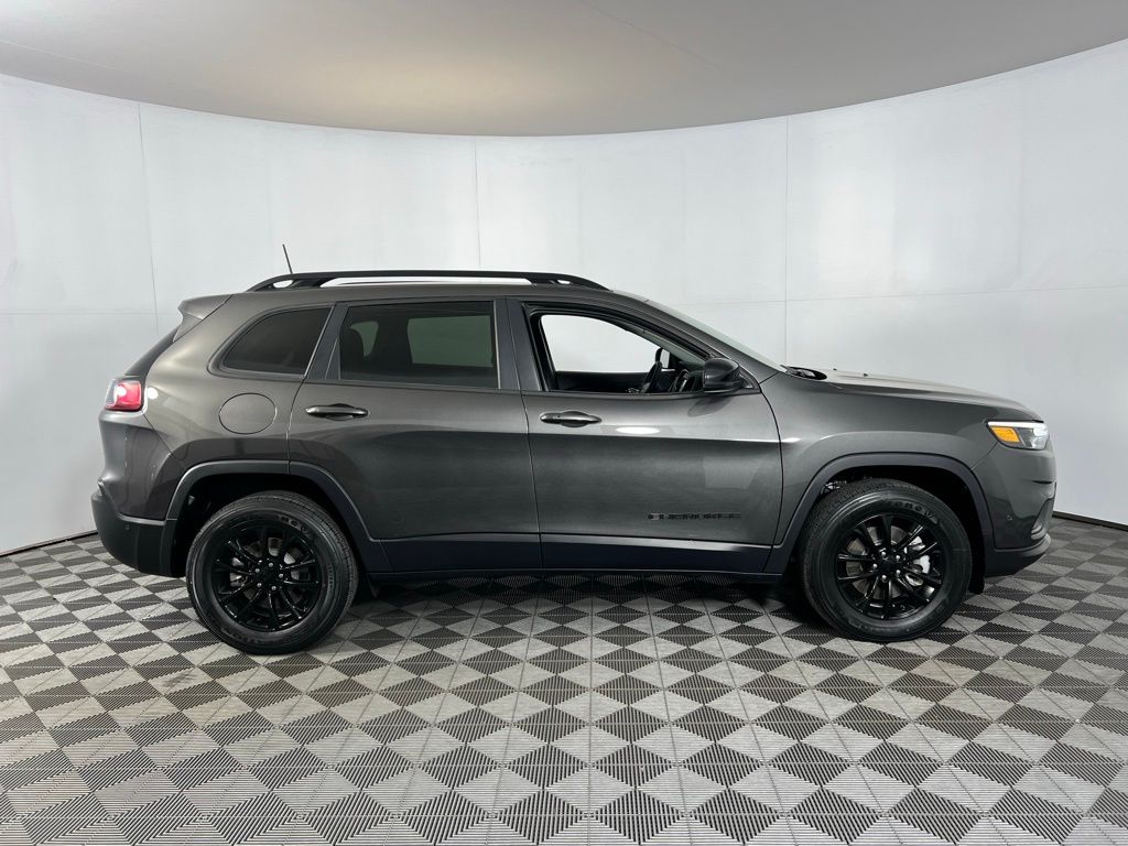 2023 Jeep Cherokee Altitude Lux photo 2