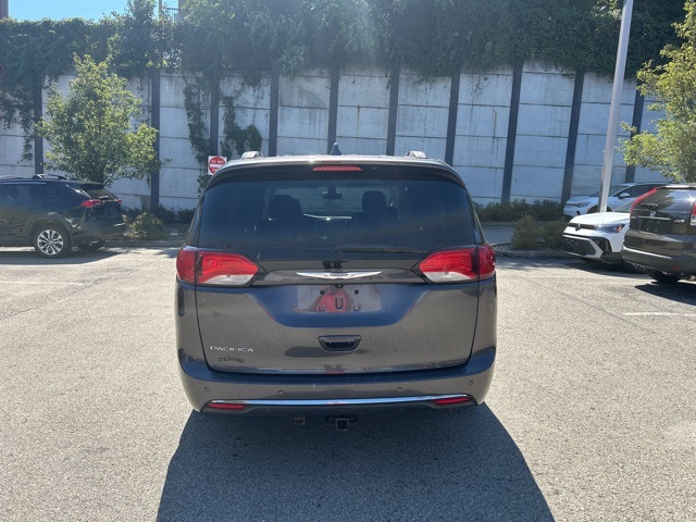 2017 Chrysler Pacifica Touring L photo 3