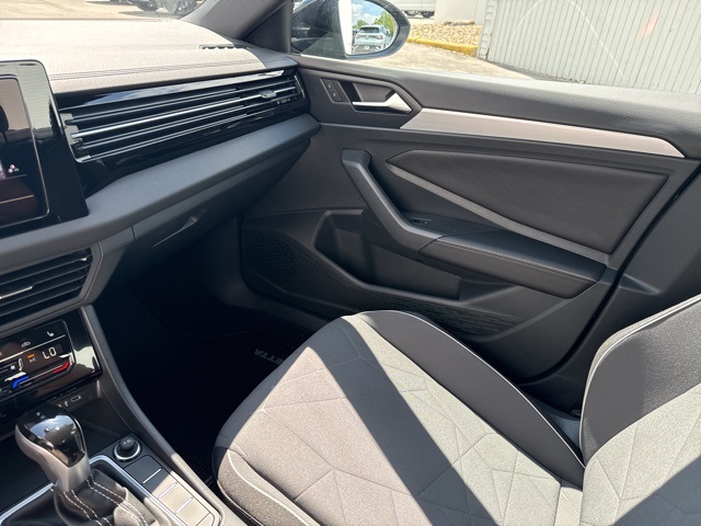 2025 Volkswagen Jetta 1.5T Sport photo 18