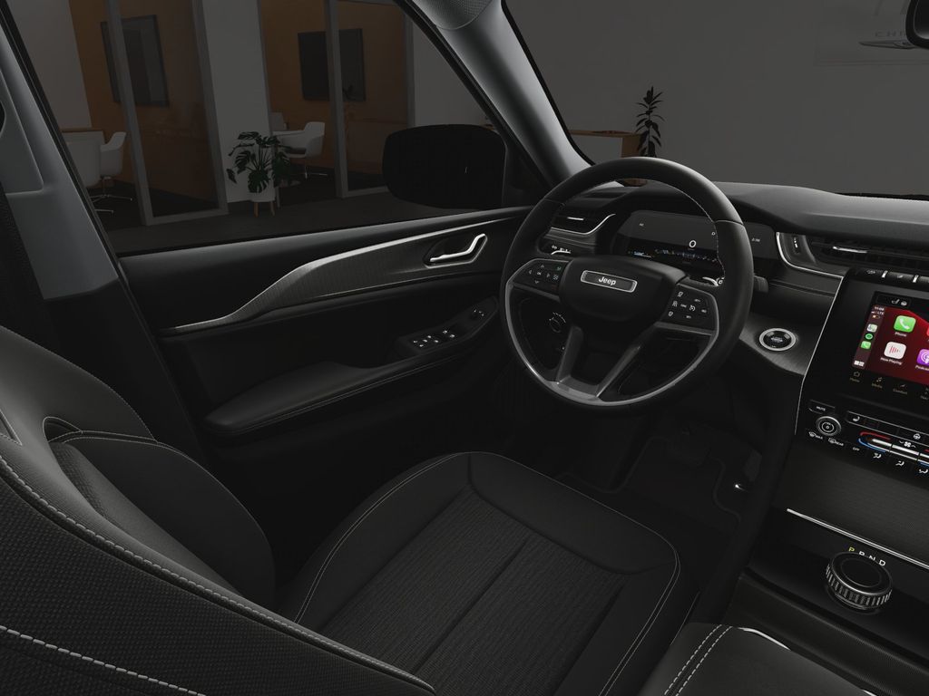 2025 Jeep Grand Cherokee Laredo photo 12