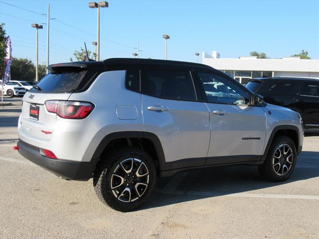 2026 Jeep Compass Trailhawk photo 2