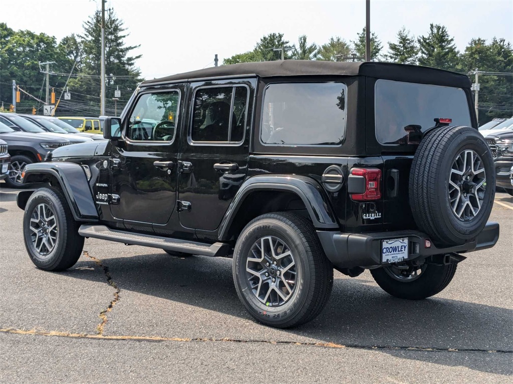2024 Jeep Wrangler Sahara photo 5