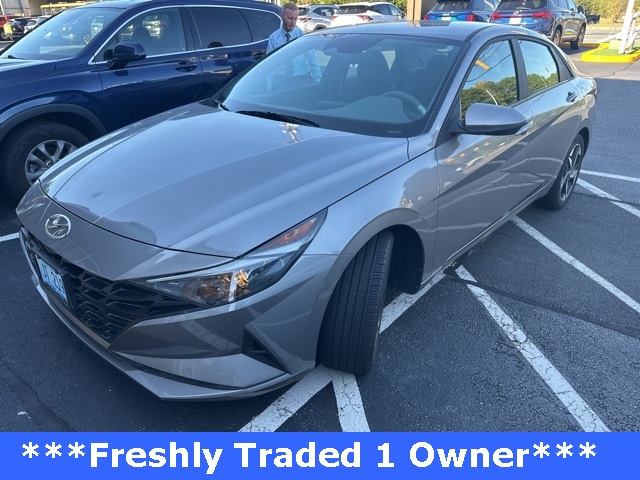 2023 Hyundai Elantra SEL photo 2