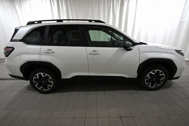 2025 Subaru Forester Premium photo 12