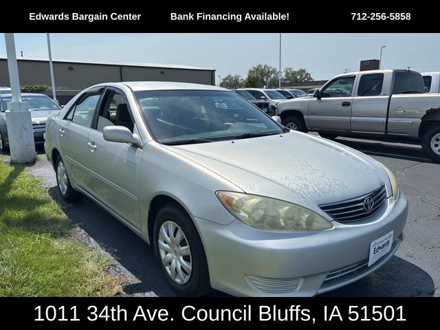 Used 2005 Toyota Camry LE with VIN 4T1BE32K75U949938 for sale in Council Bluffs, IA