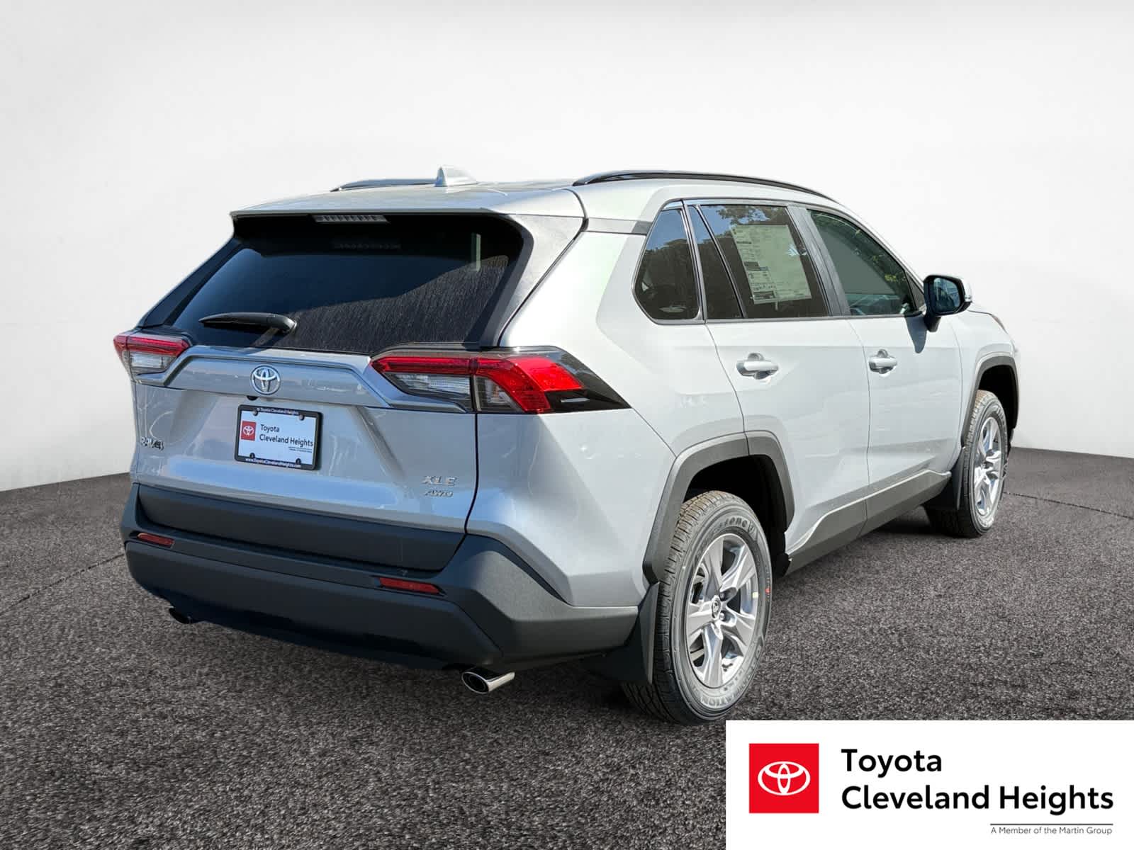 2025 Toyota RAV4 XLE photo 5