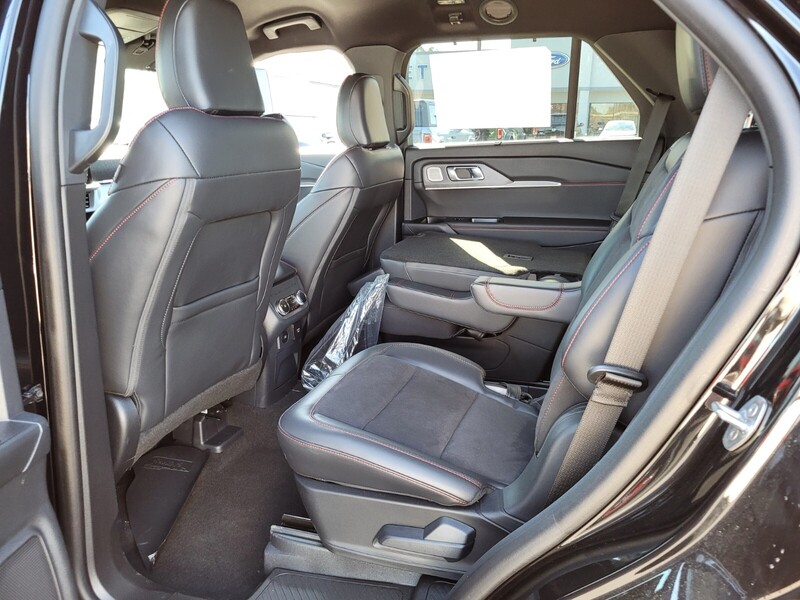 2025 Ford Explorer ST photo 6