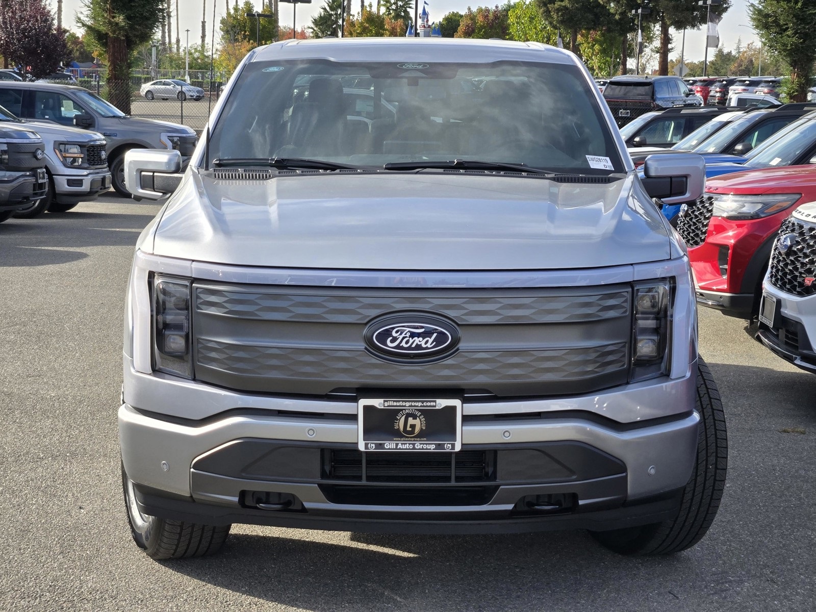2025 Ford F-150 Lightning Lariat photo 2