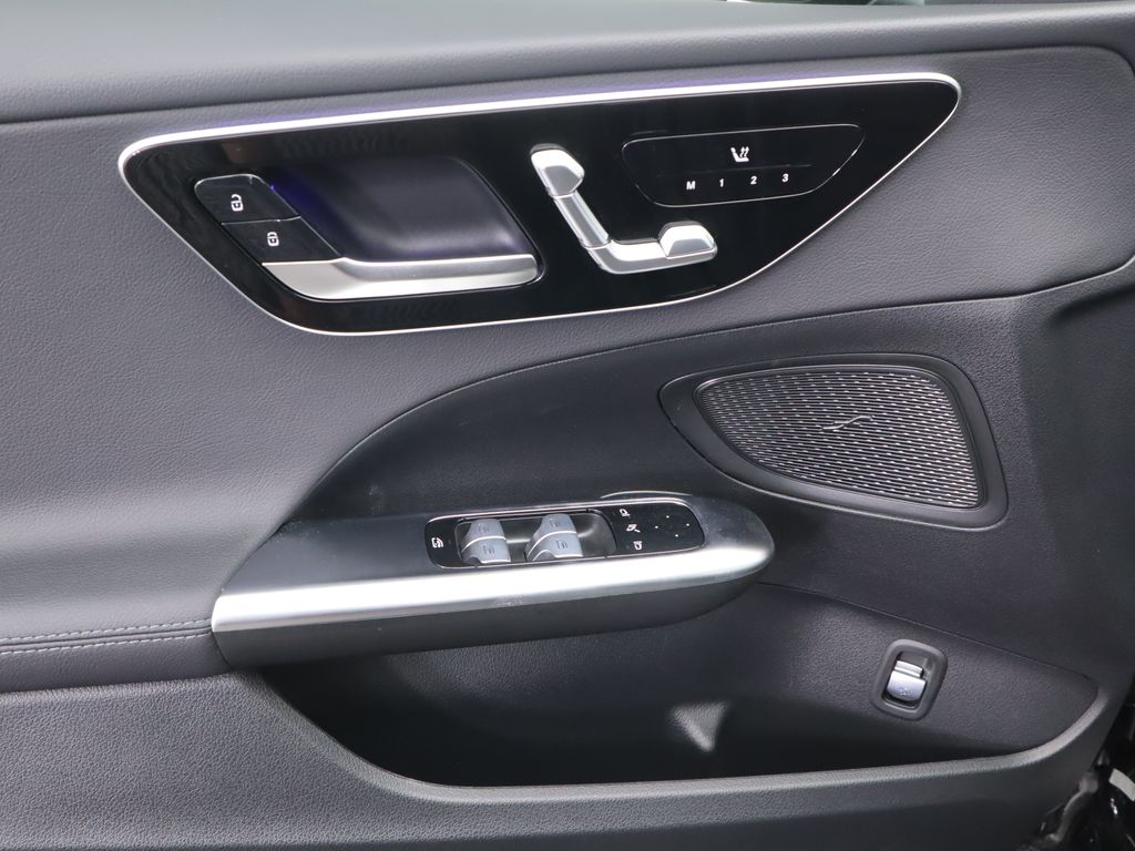 2025 Mercedes Benz C 300 photo 22