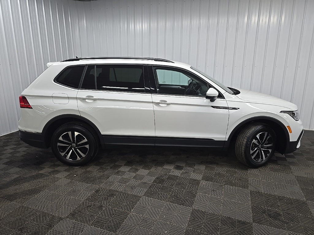 2023 Volkswagen Tiguan S photo 2