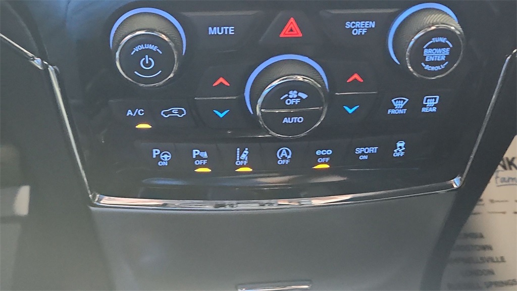 2021 Jeep Grand Cherokee Anniversary Edition photo 23