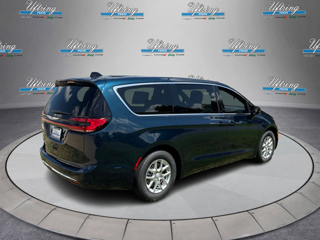 2025 Chrysler Pacifica photo 2