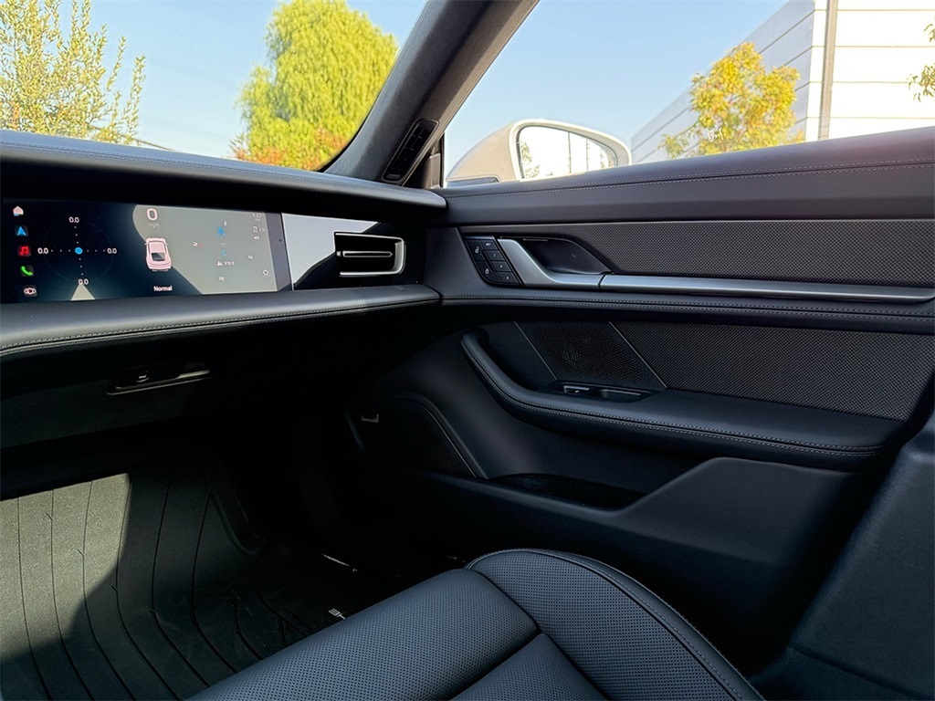 2024 Porsche Taycan Turbo S photo 23