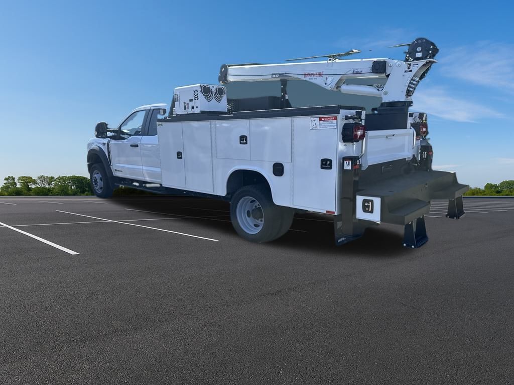2025 Ford F-550 photo 3