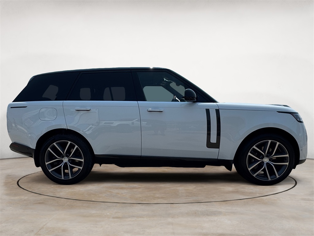 2025 Land Rover Range Rover SE photo 6