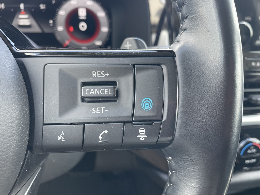 2022 Nissan Pathfinder Platinum photo 9