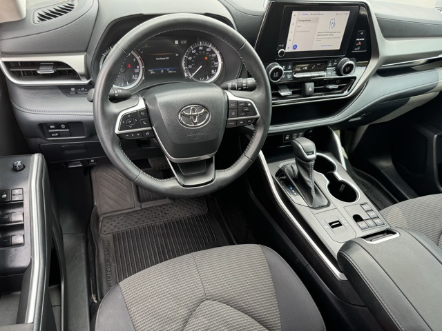 2024 Toyota Highlander LE photo 8